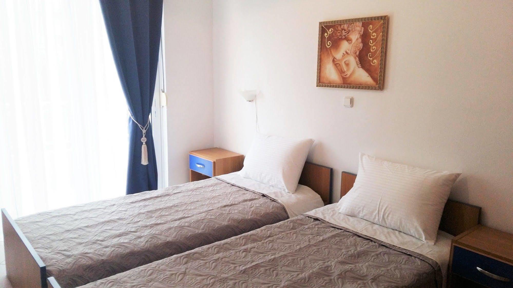Pantheon Deluxe Apartments Архангелос Экстерьер фото
